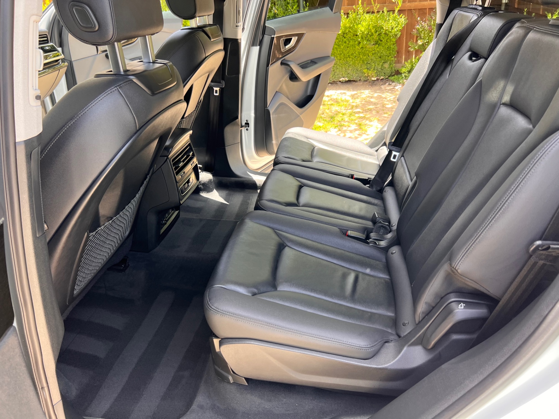Audi Q7 rear seats detailed